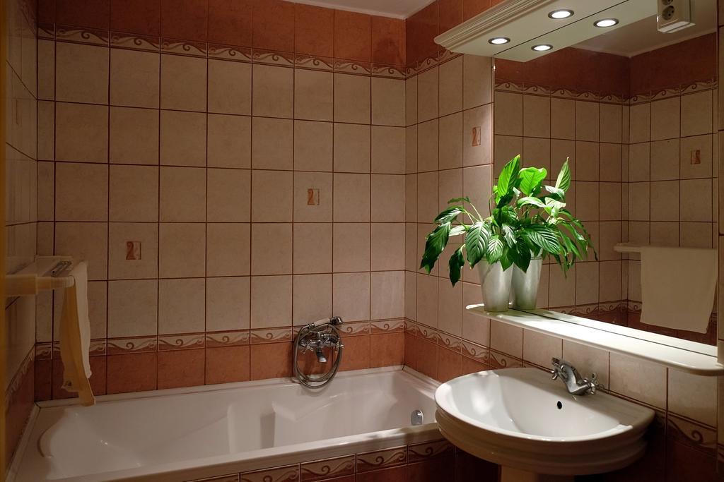 Var-Torony Apartman Gyula Ngoại thất bức ảnh