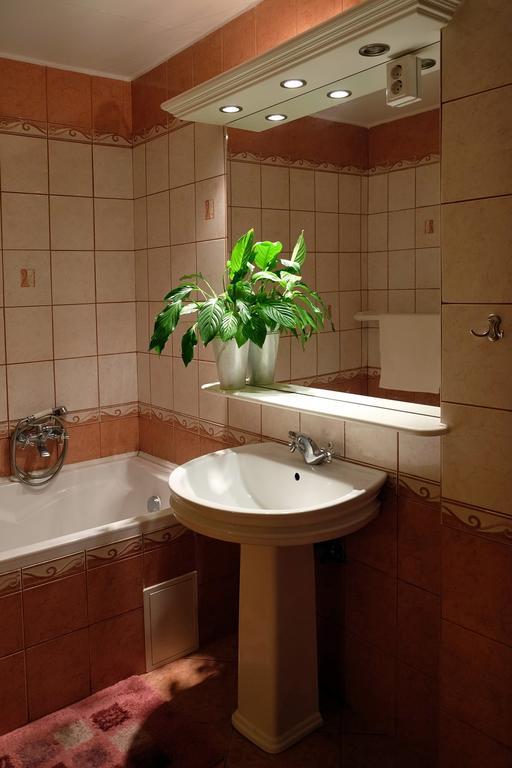 Var-Torony Apartman Gyula Ngoại thất bức ảnh