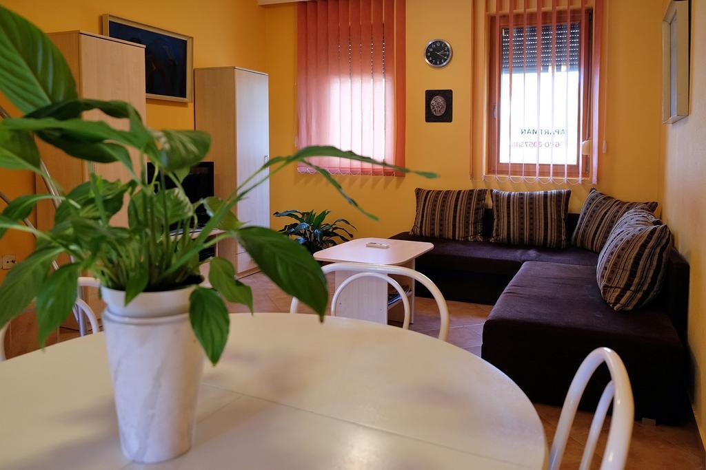 Var-Torony Apartman Gyula Ngoại thất bức ảnh