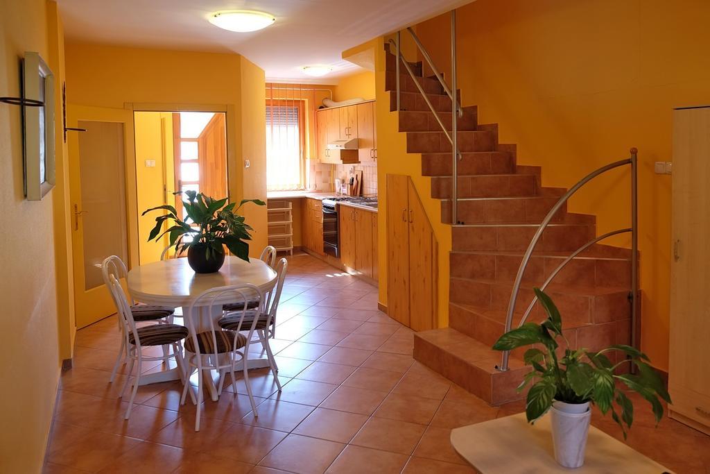 Var-Torony Apartman Gyula Ngoại thất bức ảnh